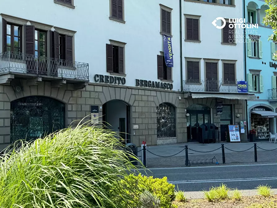 Immagine 75 di Palazzo in vendita  in Piazza XIII Martiri 1 a Lovere