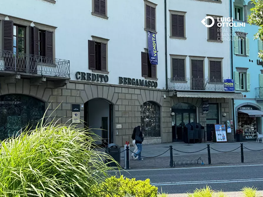 Immagine 76 di Palazzo in vendita  in Piazza XIII Martiri 1 a Lovere