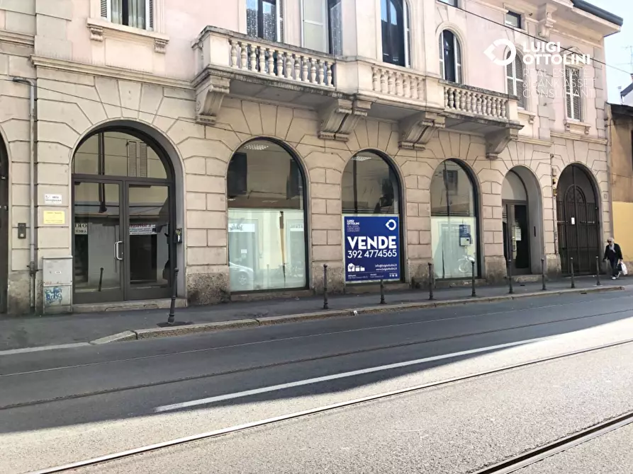 Immagine 2 di Negozio in vendita  in Via Luigi Ornato a Milano