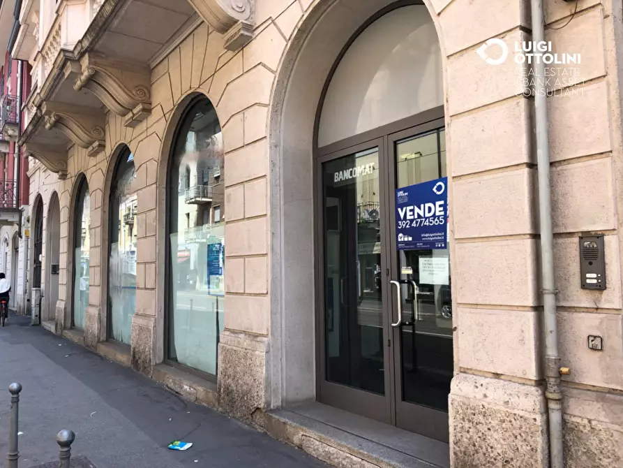Immagine 5 di Negozio in vendita  in Via Luigi Ornato a Milano
