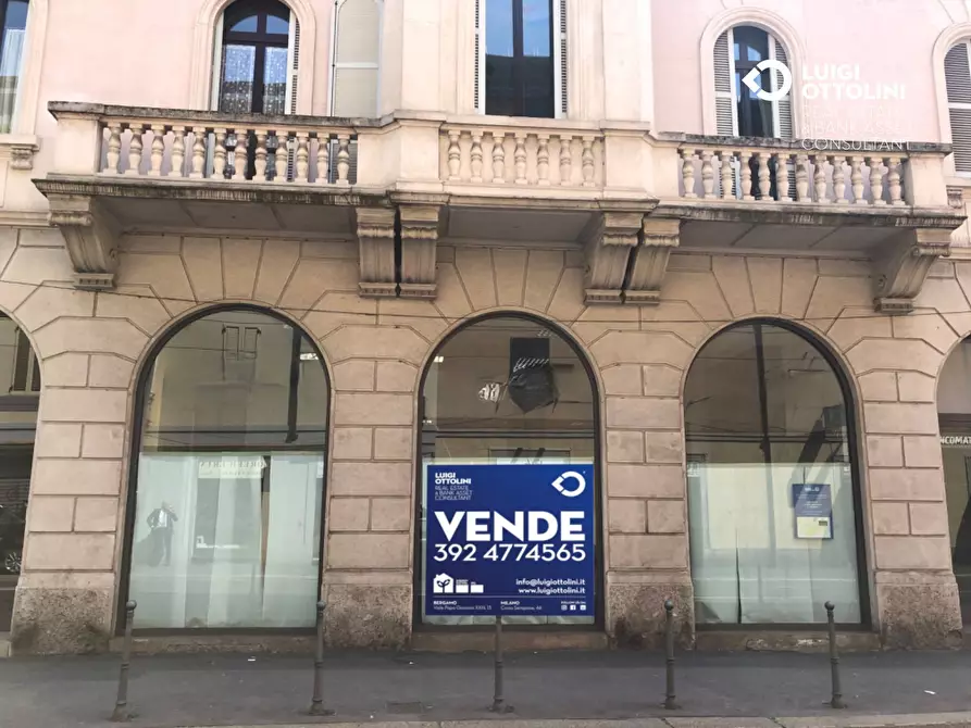 Immagine 10 di Negozio in vendita  in Via Luigi Ornato a Milano