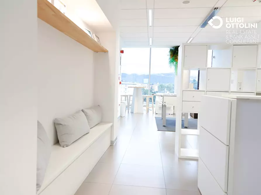 Immagine 31 di Ufficio in affitto  a Bergamo