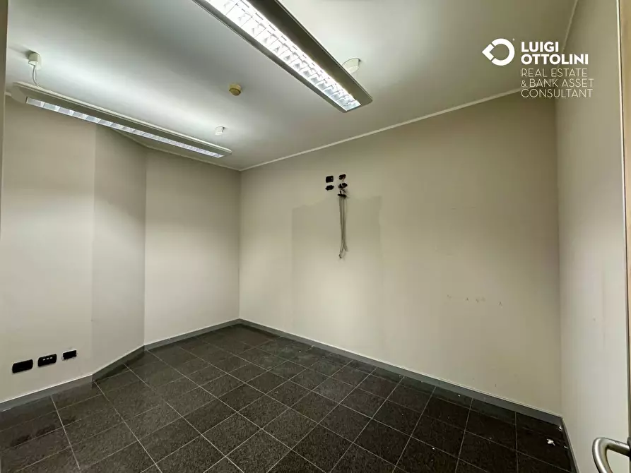 Immagine 11 di Negozio in vendita  in via Donadoni 1 a Pedrengo