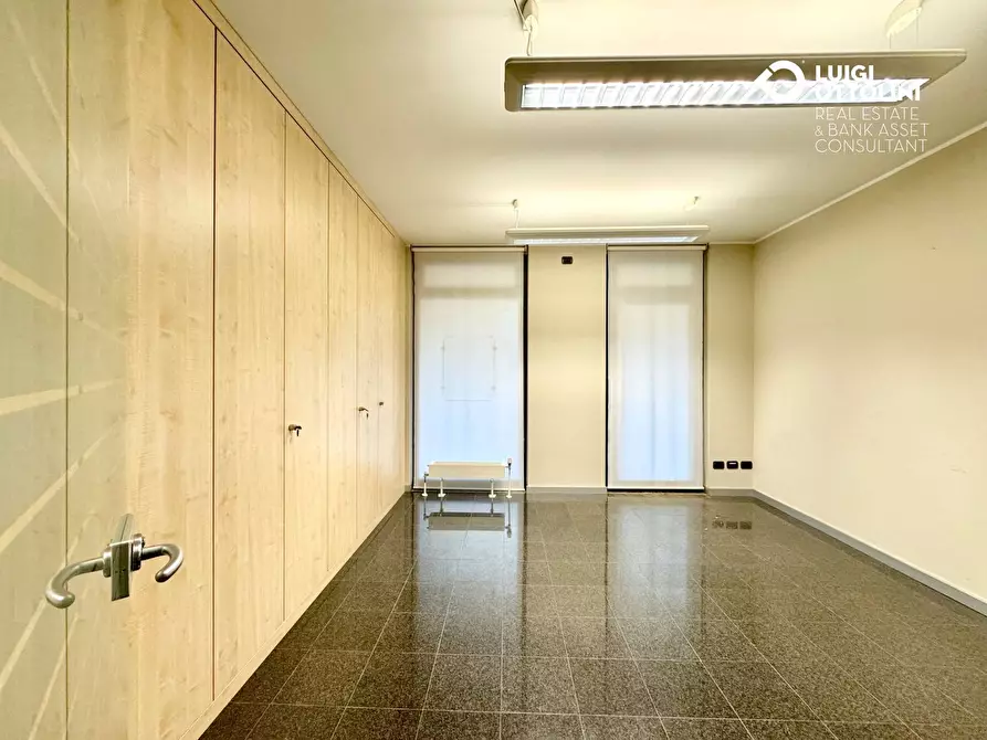 Immagine 14 di Negozio in vendita  in via Donadoni 1 a Pedrengo