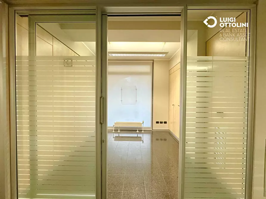 Immagine 19 di Negozio in vendita  in via Donadoni 1 a Pedrengo