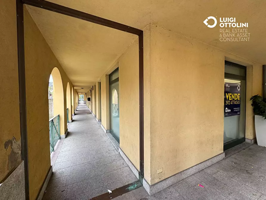 Immagine 32 di Negozio in vendita  in via Donadoni 1 a Pedrengo