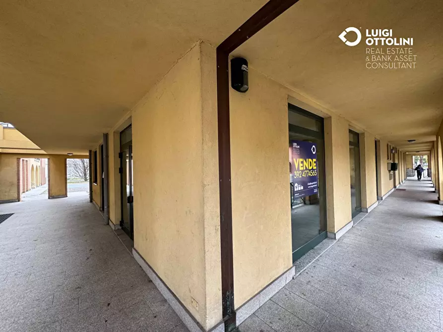 Immagine 33 di Negozio in vendita  in via Donadoni 1 a Pedrengo