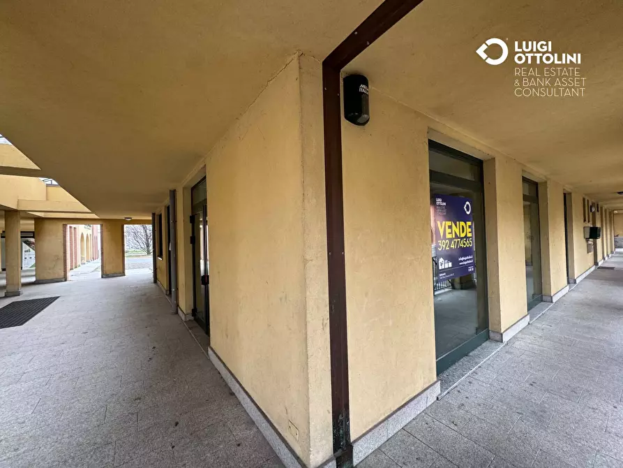 Immagine 34 di Negozio in vendita  in via Donadoni 1 a Pedrengo