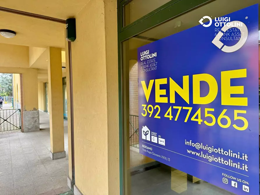 Immagine 35 di Negozio in vendita  in via Donadoni 1 a Pedrengo