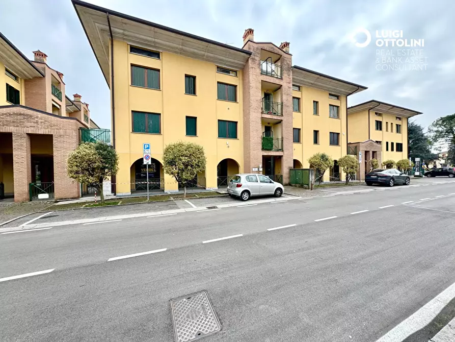 Immagine 37 di Negozio in vendita  in via Donadoni 1 a Pedrengo