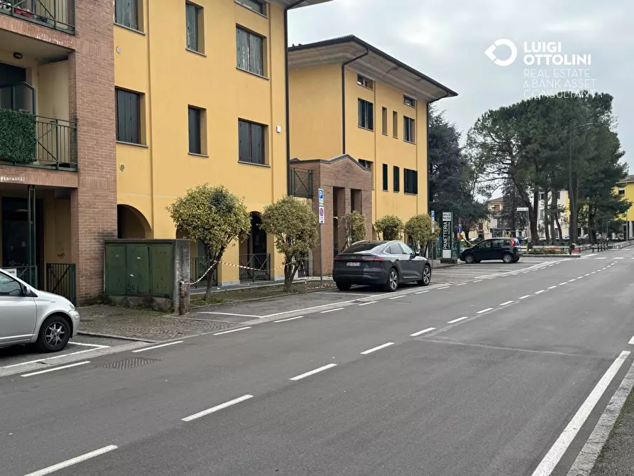 Immagine 39 di Negozio in vendita  in via Donadoni 1 a Pedrengo