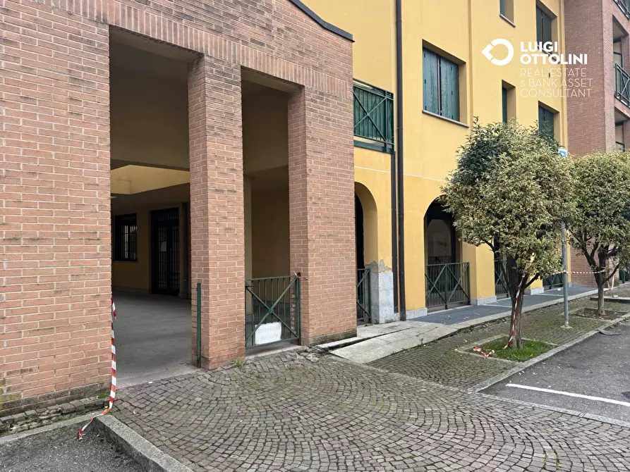 Immagine 41 di Negozio in vendita  in via Donadoni 1 a Pedrengo