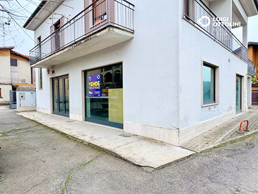 Immagine 20 di Negozio in vendita  in piazza necchi 4 a Gazzada Schianno