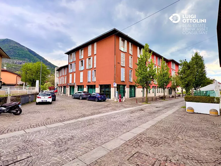 Immagine 1 di Negozio in vendita  in Via Mazzini 177 a Albino