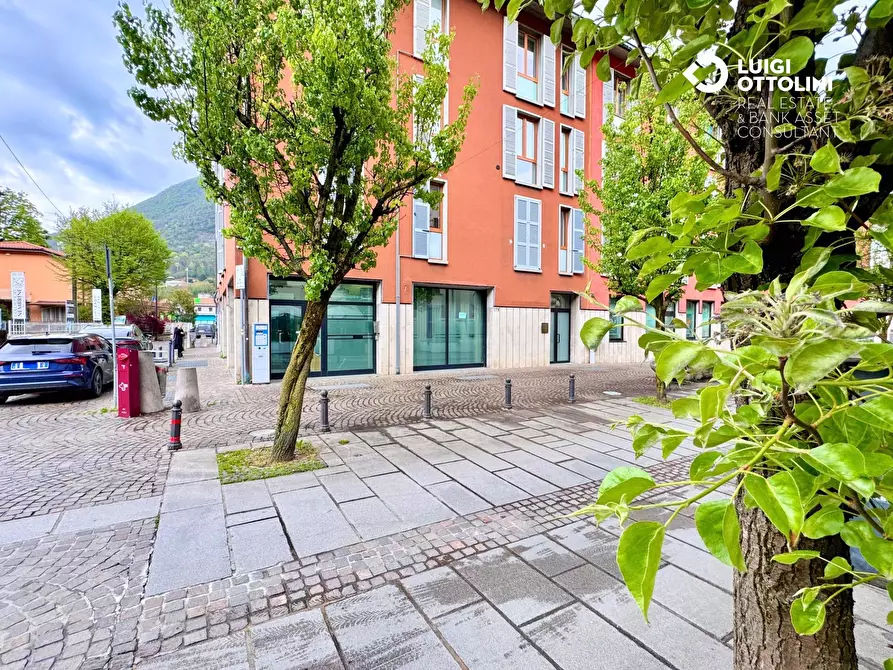 Immagine 4 di Negozio in vendita  in Via Mazzini 177 a Albino