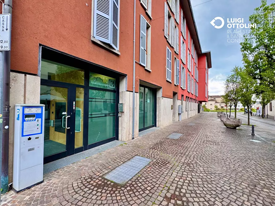 Immagine 5 di Negozio in vendita  in Via Mazzini 177 a Albino