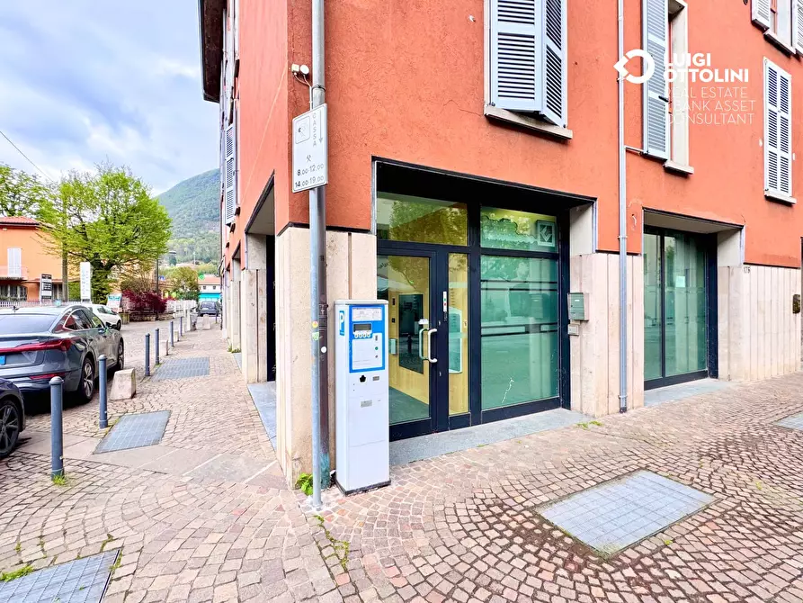 Immagine 6 di Negozio in vendita  in Via Mazzini 177 a Albino