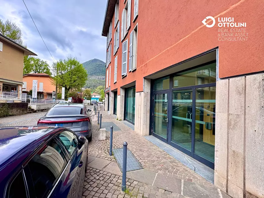 Immagine 7 di Negozio in vendita  in Via Mazzini 177 a Albino