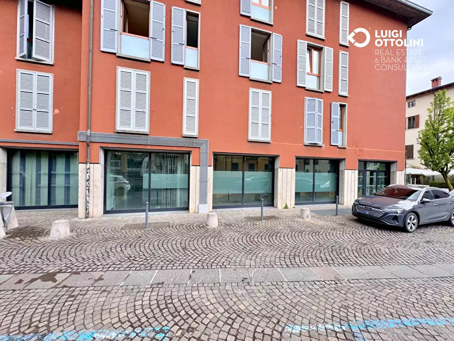 Immagine 8 di Negozio in vendita  in Via Mazzini 177 a Albino
