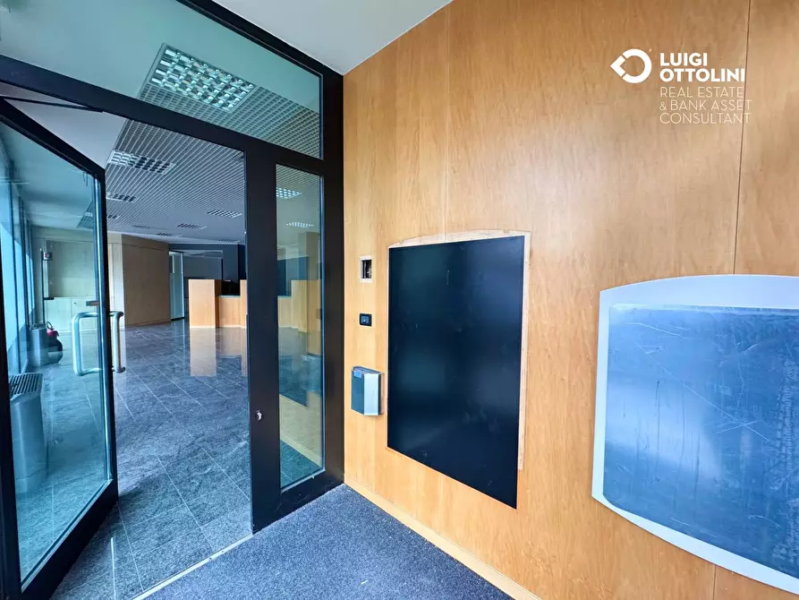 Immagine 12 di Negozio in vendita  in Via Mazzini 177 a Albino