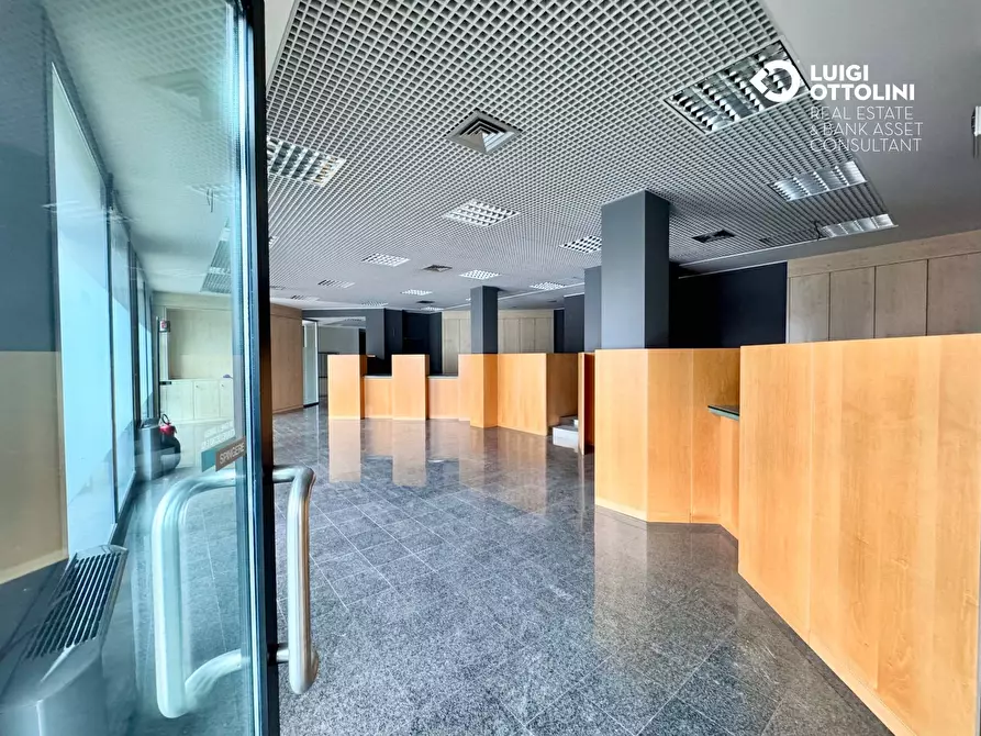 Immagine 13 di Negozio in vendita  in Via Mazzini 177 a Albino