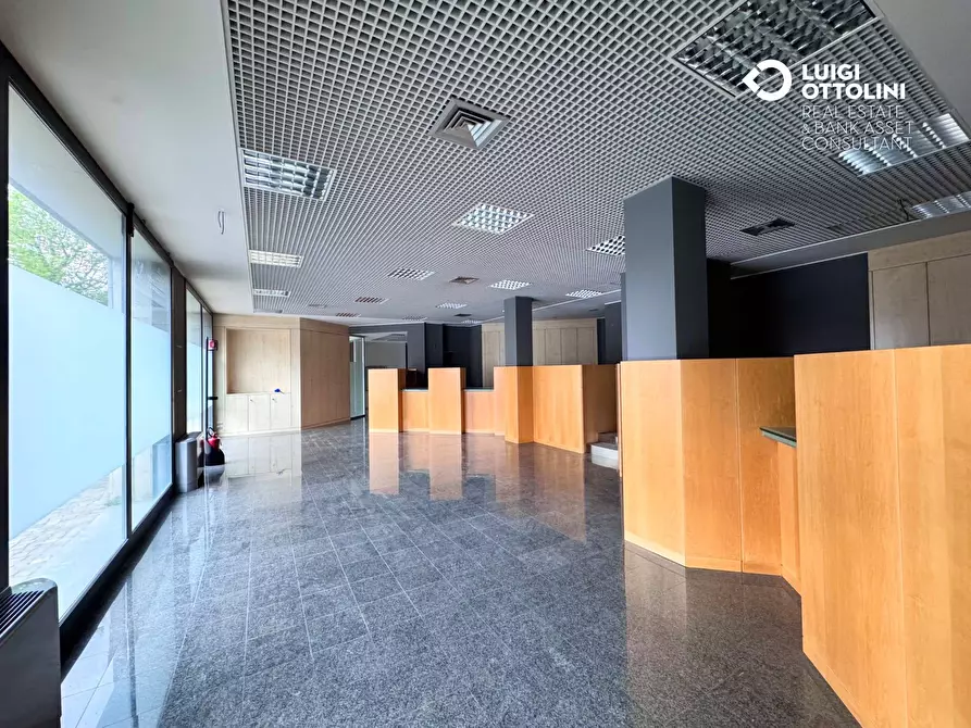 Immagine 14 di Negozio in vendita  in Via Mazzini 177 a Albino