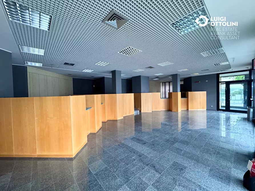 Immagine 15 di Negozio in vendita  in Via Mazzini 177 a Albino