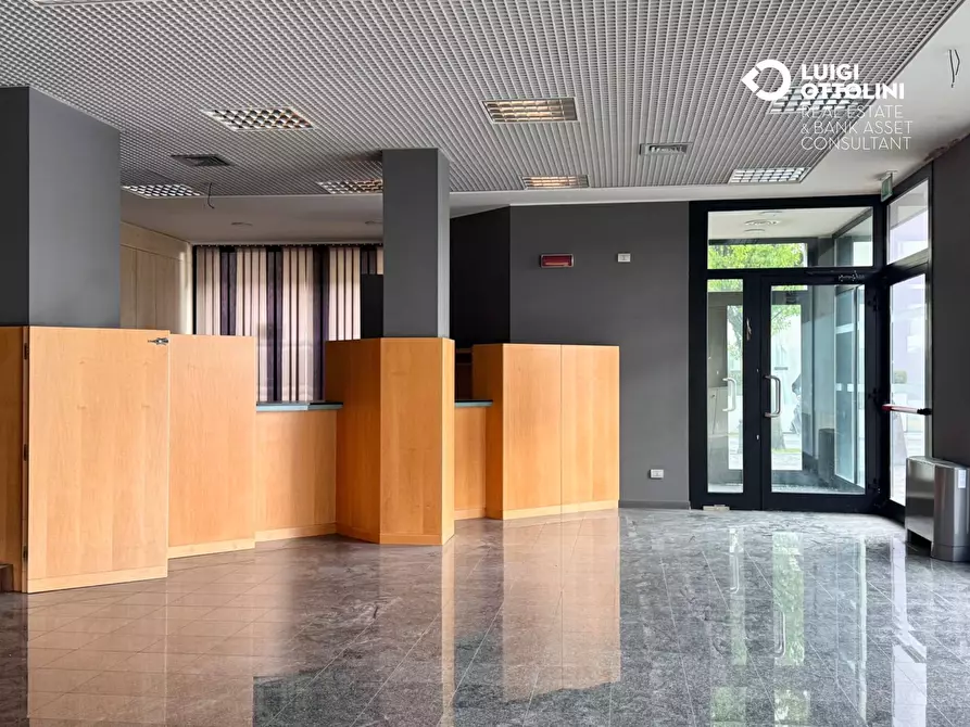 Immagine 17 di Negozio in vendita  in Via Mazzini 177 a Albino