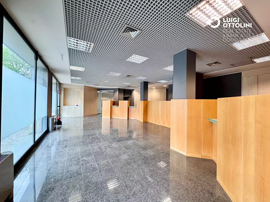 Immagine 19 di Negozio in vendita  in Via Mazzini 177 a Albino