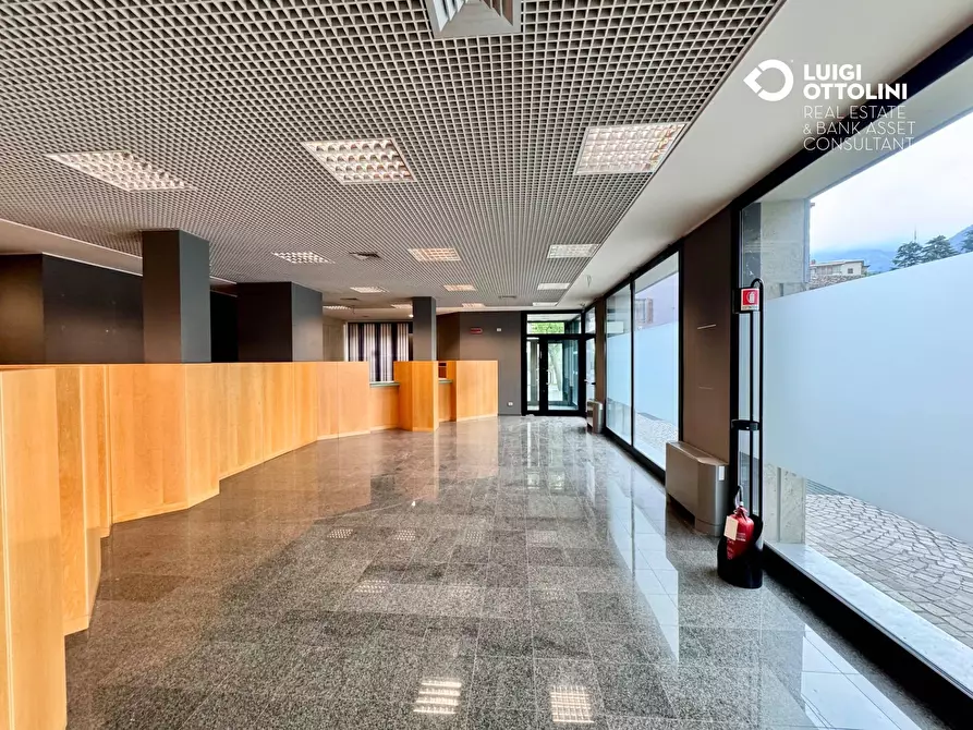 Immagine 21 di Negozio in vendita  in Via Mazzini 177 a Albino