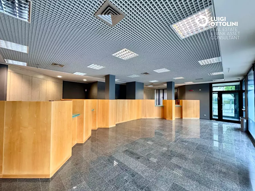 Immagine 22 di Negozio in vendita  in Via Mazzini 177 a Albino