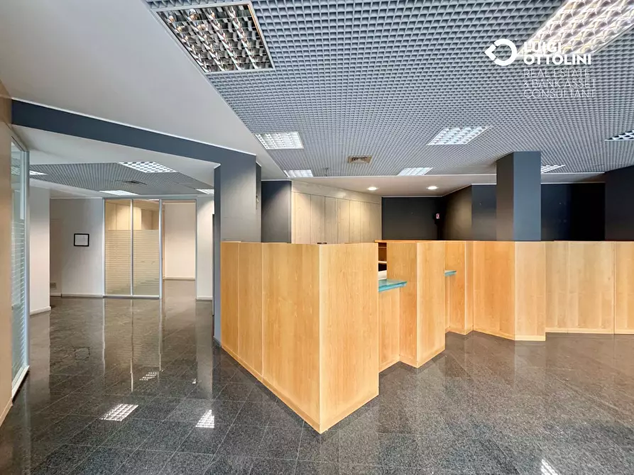 Immagine 23 di Negozio in vendita  in Via Mazzini 177 a Albino