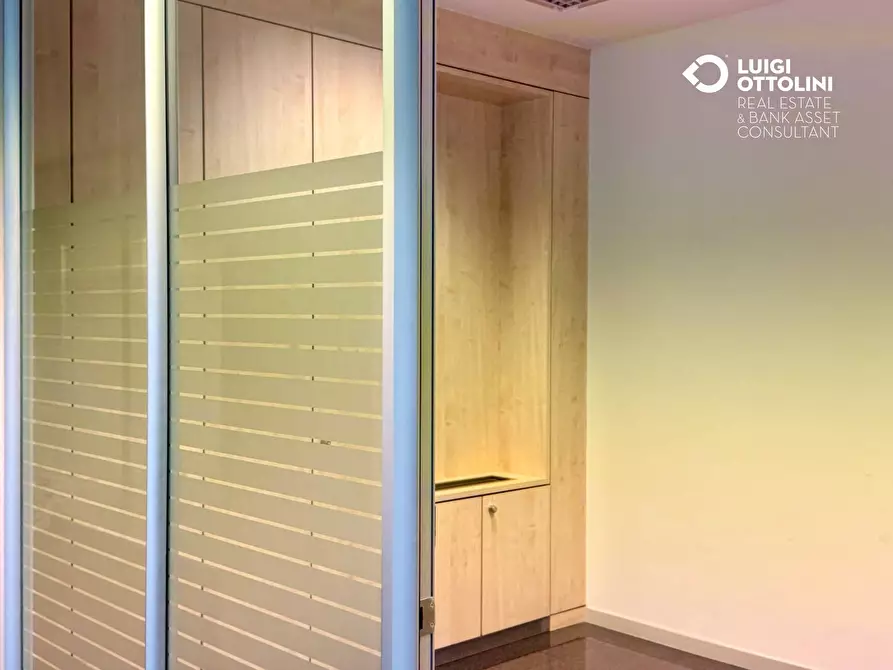 Immagine 26 di Negozio in vendita  in Via Mazzini 177 a Albino