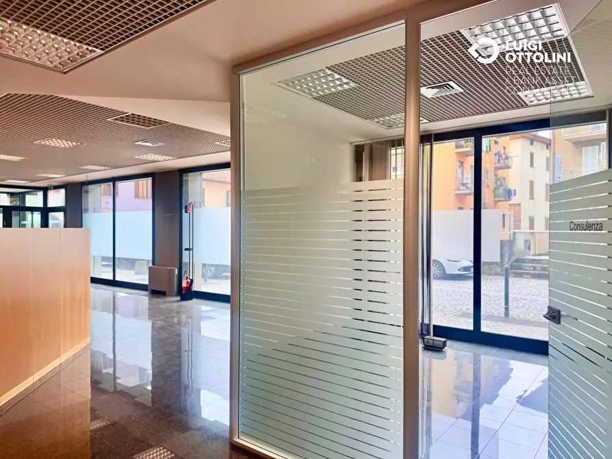 Immagine 28 di Negozio in vendita  in Via Mazzini 177 a Albino