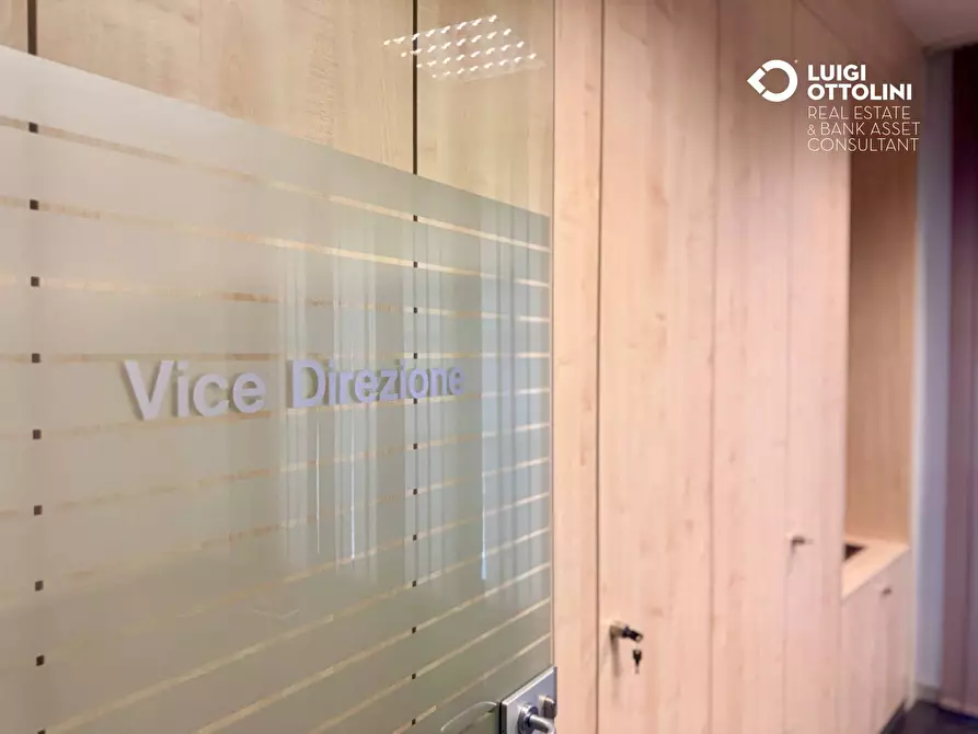 Immagine 30 di Negozio in vendita  in Via Mazzini 177 a Albino