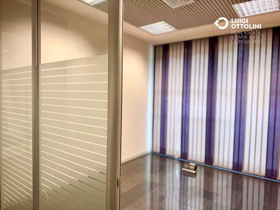 Immagine 33 di Negozio in vendita  in Via Mazzini 177 a Albino