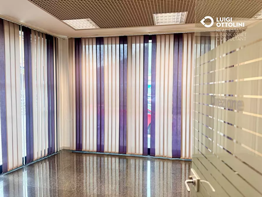 Immagine 35 di Negozio in vendita  in Via Mazzini 177 a Albino