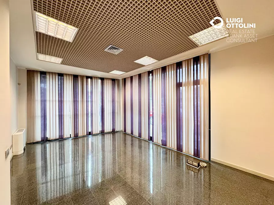 Immagine 37 di Negozio in vendita  in Via Mazzini 177 a Albino