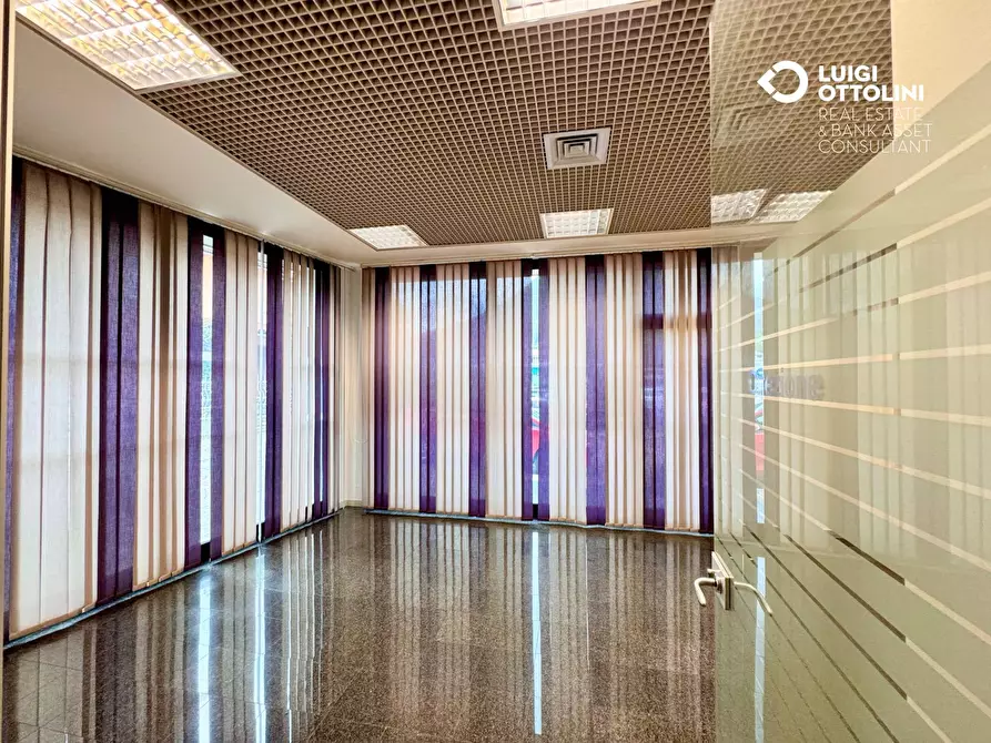 Immagine 38 di Negozio in vendita  in Via Mazzini 177 a Albino