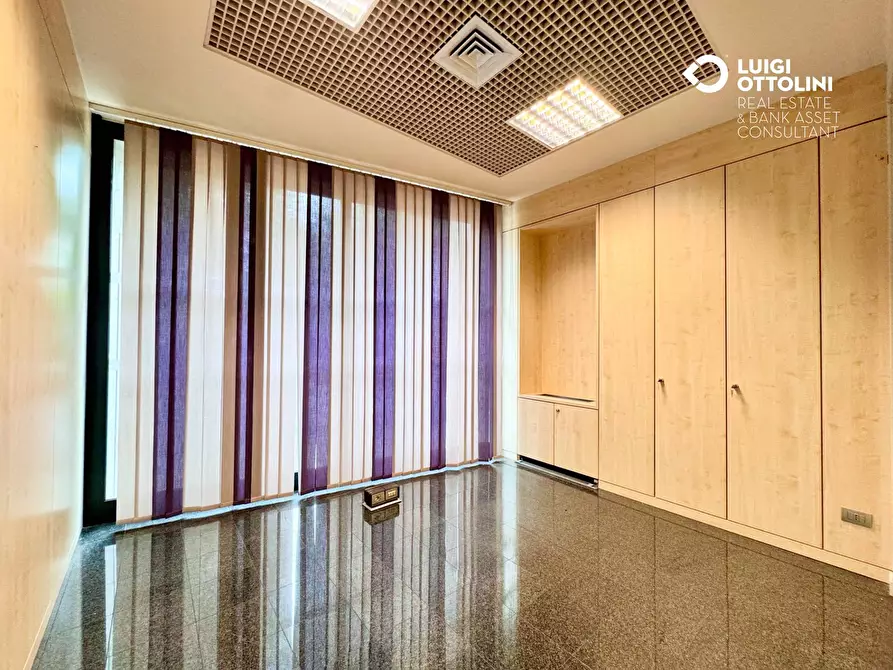 Immagine 41 di Negozio in vendita  in Via Mazzini 177 a Albino