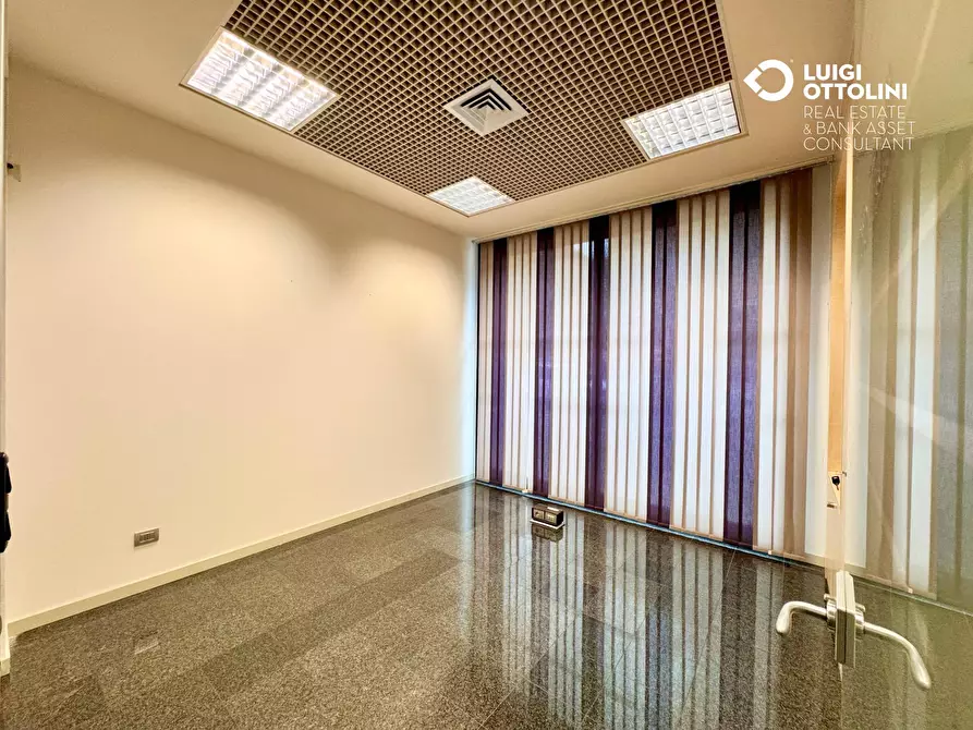 Immagine 42 di Negozio in vendita  in Via Mazzini 177 a Albino