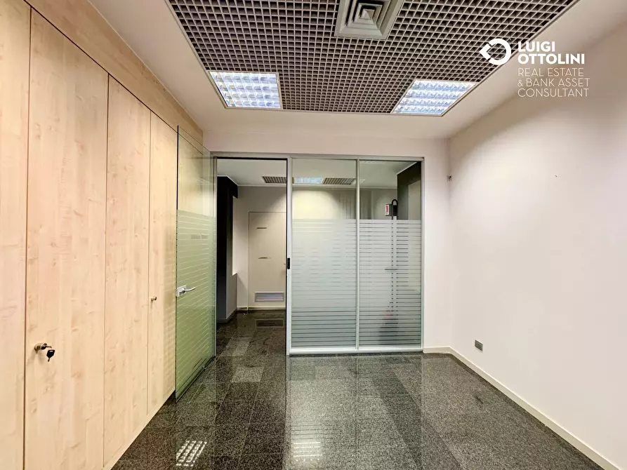 Immagine 43 di Negozio in vendita  in Via Mazzini 177 a Albino