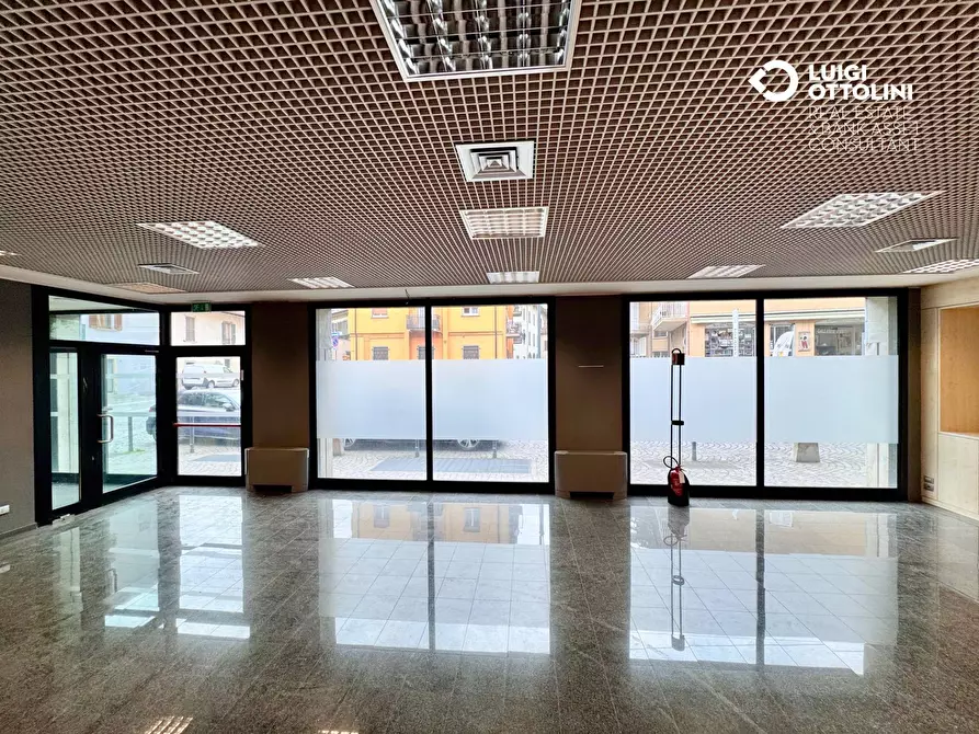 Immagine 46 di Negozio in vendita  in Via Mazzini 177 a Albino