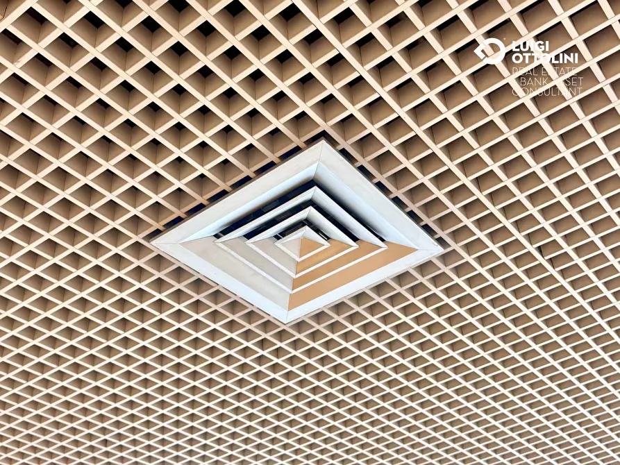 Immagine 53 di Negozio in vendita  in Via Mazzini 177 a Albino