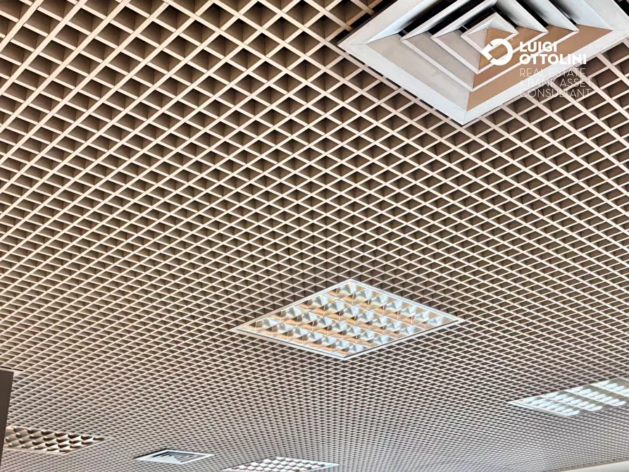 Immagine 54 di Negozio in vendita  in Via Mazzini 177 a Albino