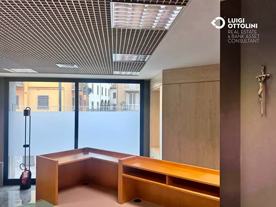 Immagine 47 di Negozio in vendita  in Via Mazzini 177 a Albino