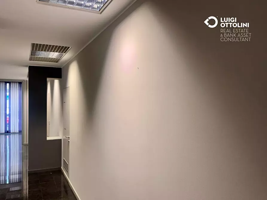 Immagine 48 di Negozio in vendita  in Via Mazzini 177 a Albino