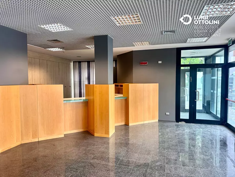 Immagine 49 di Negozio in vendita  in Via Mazzini 177 a Albino