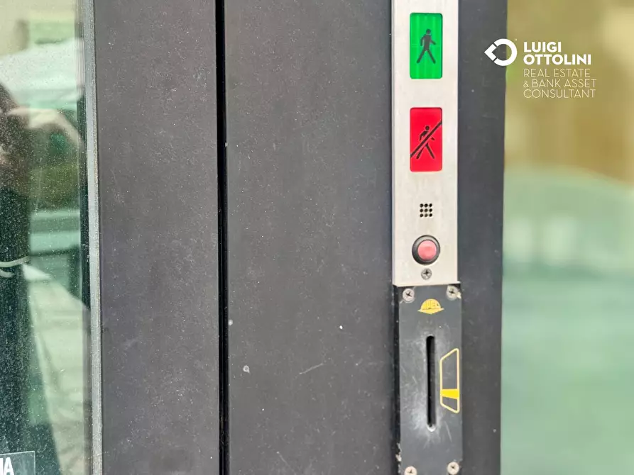 Immagine 55 di Negozio in vendita  in Via Mazzini 177 a Albino