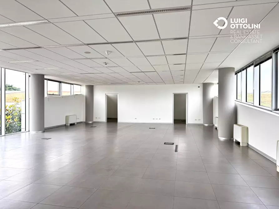 Immagine 9 di Ufficio in affitto  in Via Autostrada a Bergamo